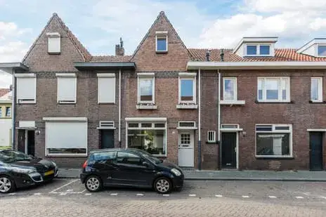Tussenwoning te koop: Wassenaerlaan 5, Trouwlaan Tilburg