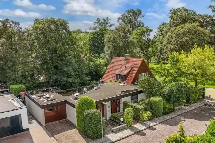 Vrijstaande woning te koop: Waterkant 75, Ens-woonkern Ens