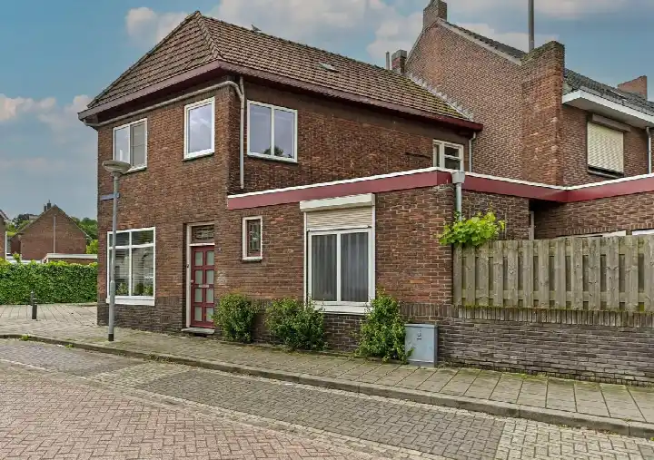 Hoekwoning te koop: Waterleidingsingel 12, Jezuïtenbuurt Venlo