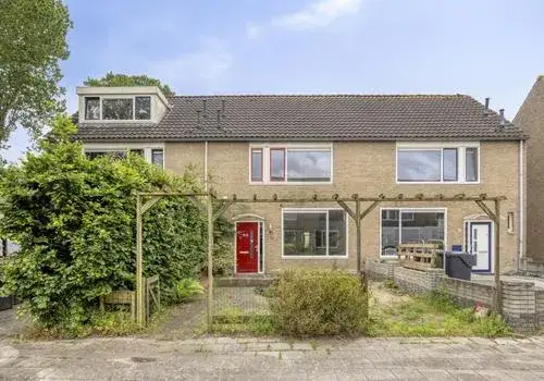 Tussenwoning te koop: Weegbree 12, Cellesbroek Kampen
