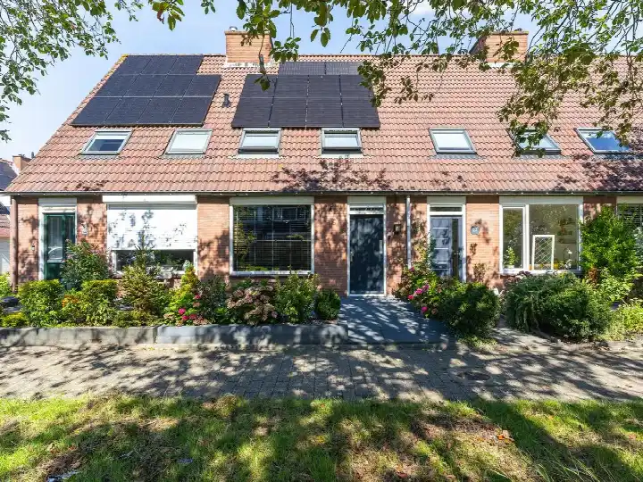 Tussenwoning te koop: Weegbree 61, Risdam-Noord - Buurt 21 03 Zwaag