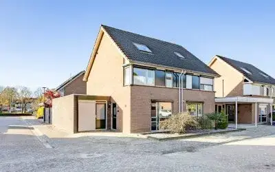 Twee-onder-één-kap te koop: Weegbree 8, Landweert 3 Venray