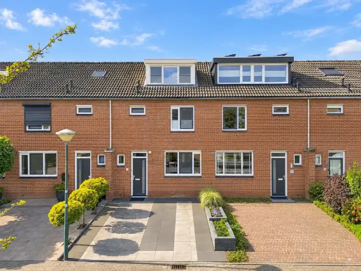 Tussenwoning te koop: Weegbreeweide 33, Molenvliet-West Woerden