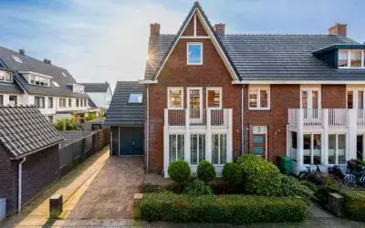 Corner house for sale: Weerdesteyn 2, Kastelenbuurt Amstelveen