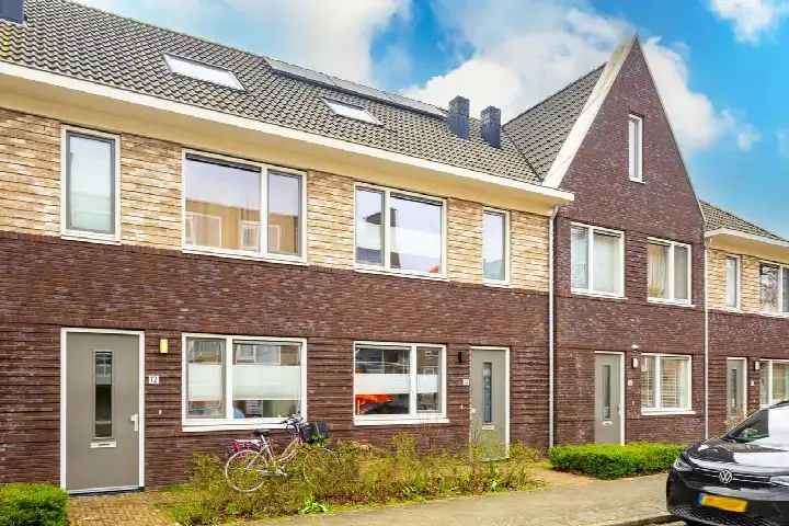Tussenwoning te koop: Weeresteinlaan 14, Queeckhovenplein en omgeving Utrecht