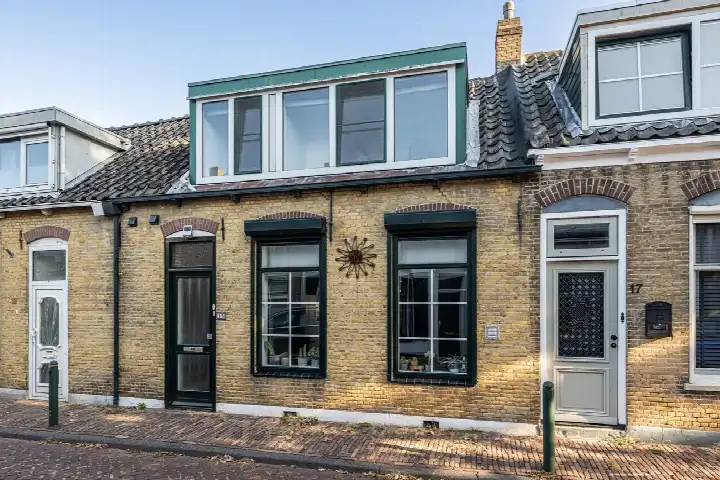 Tussenwoning te koop: Weeshuisstraat 15, Sommelsdijk centrum Sommelsdijk