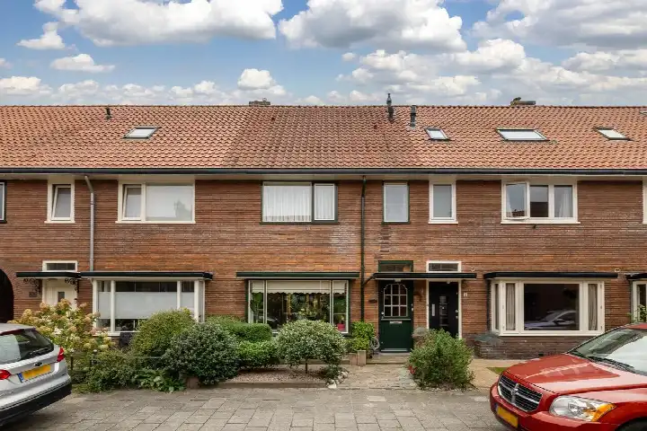 Tussenwoning te koop: Wegastraat 18, Astronomische Buurt Hilversum