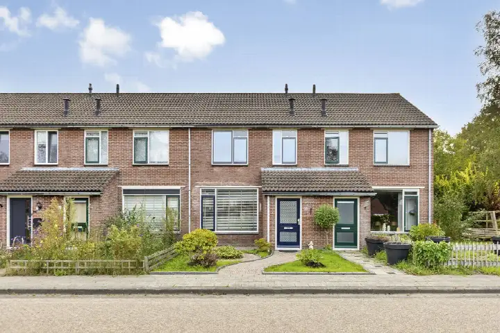 Tussenwoning te koop: Weidemaad 64, Oosterwolde-Maden Oosterwolde