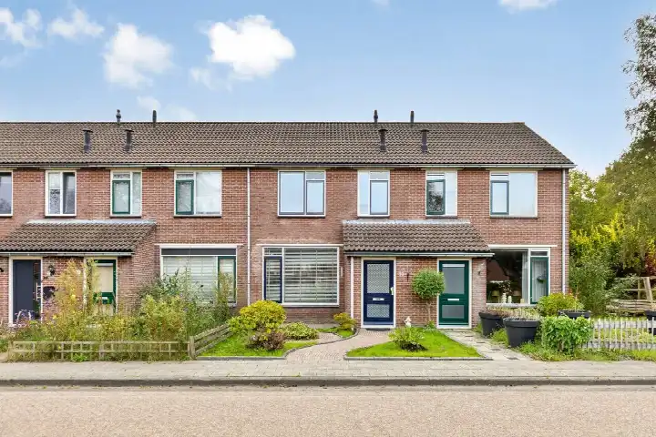 Tussenwoning te koop: Weidemaad 64, Oosterwolde-Maden Oosterwolde (Fr)
