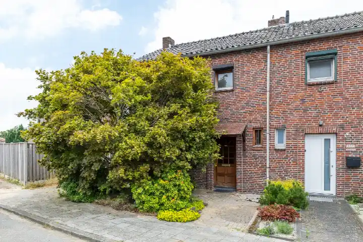 Hoekwoning te koop: Weijenbergstraat 35, Mariarade-Noord Hoensbroek