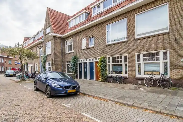Apartment for sale: Weltevredenstraat 37, Laan van Nieuw-Guinea, Spinozaweg e.o. Utrecht