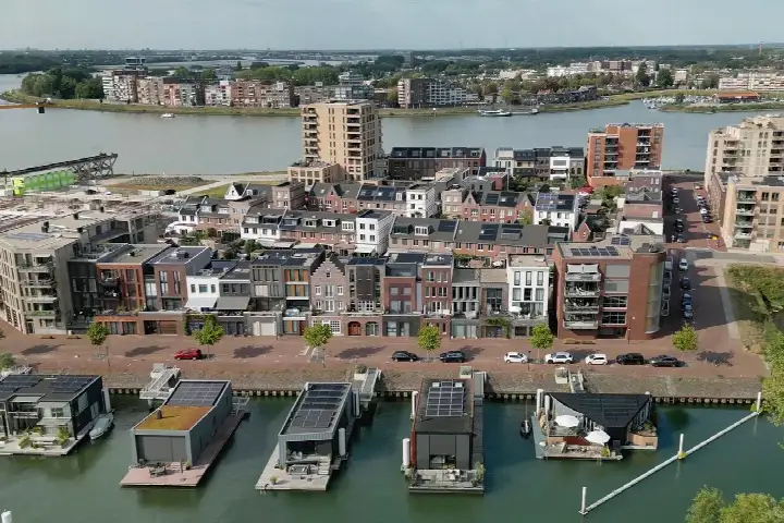 Tussenwoning te koop: Werf van Schouten 100, Stadswerven Dordrecht