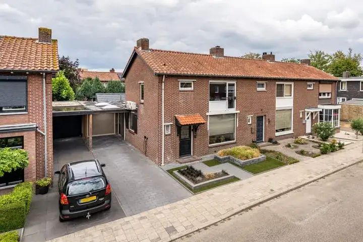 Corner house for sale: Wessemstraat 19, Biest Weert