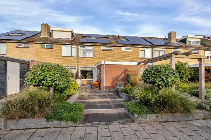 Tussenwoning te koop: Westenrijk 30, Kerckhoek Zuidland