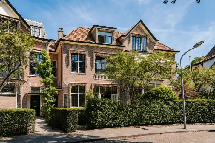 Tussenwoning te koop: Westerhoutpark 20, Florapark Haarlem