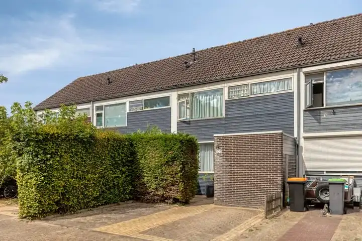 Tussenwoning te koop: Westerscheldestraat 107, Schoonenburg Oost-Souburg
