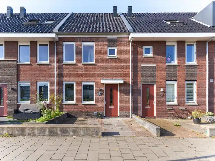 Tussenwoning te koop: Westerveer 12, Bangert en Oosterpolder - Buurt 35 03 Zwaag