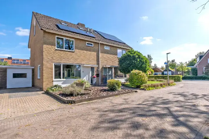 Tussenwoning te koop: Westrupstraat 4, Veningerland Assen