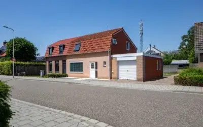 Twee-onder-één-kap te koop: Weststraat 24, Kern Biervliet Biervliet