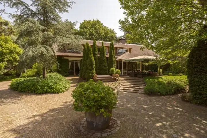 Detached house for sale: Westzijdeweg 77, Hazerswoude-Dorp-West Hazerswoude-Dorp