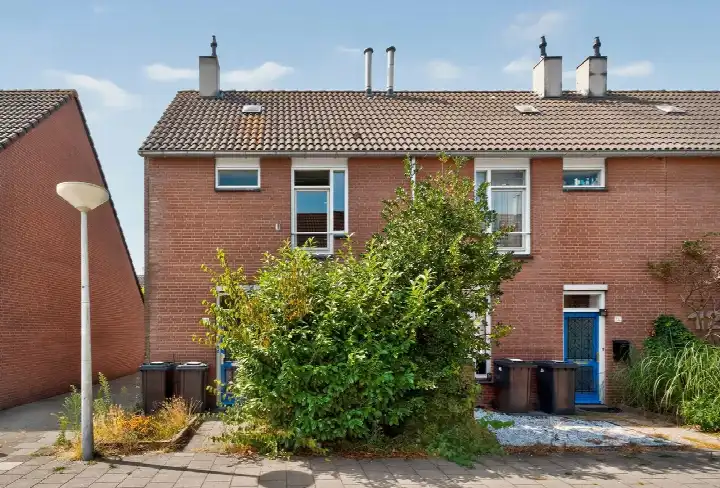 Corner house for sale: Wethouder Ramstraat 16, Gein 4 Amsterdam