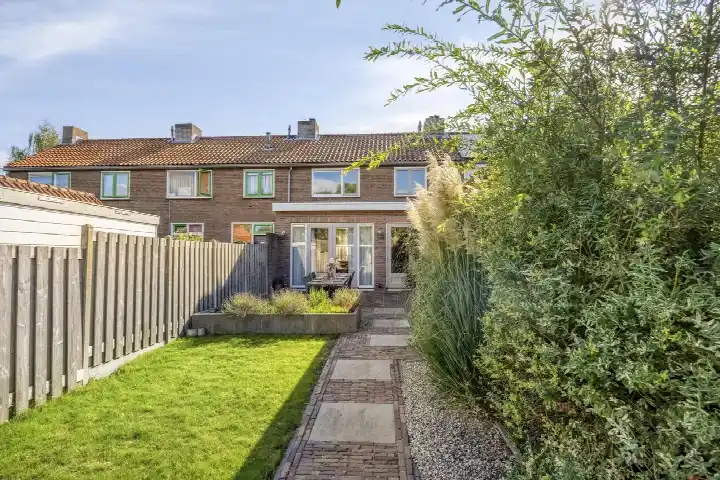Terraced house for sale: Wethouder Van den Bergplein 25, Bergstoep Bergambacht