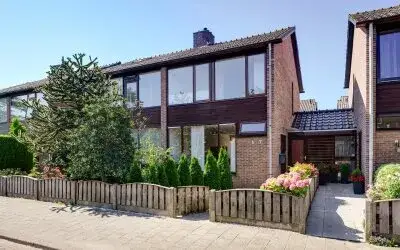 Tussenwoning te koop: Wethouder van Heldenstraat 7, Rozenburg Rozenburg