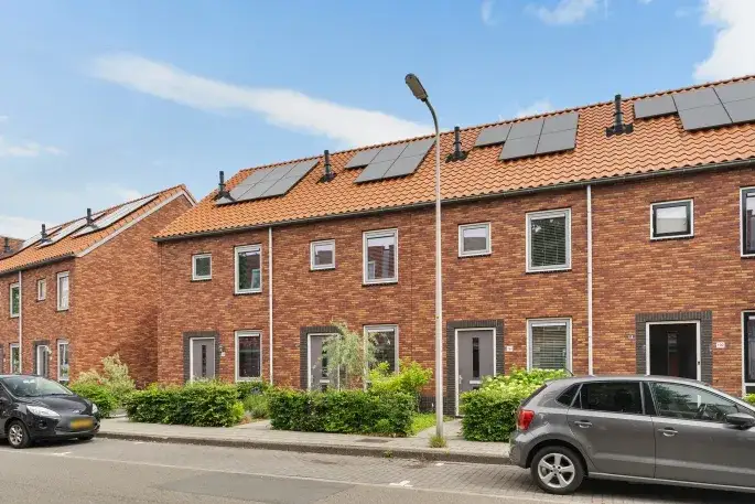 Tussenwoning te koop: Wicher Nijkampstraat 196, Stevenfenne Enschede