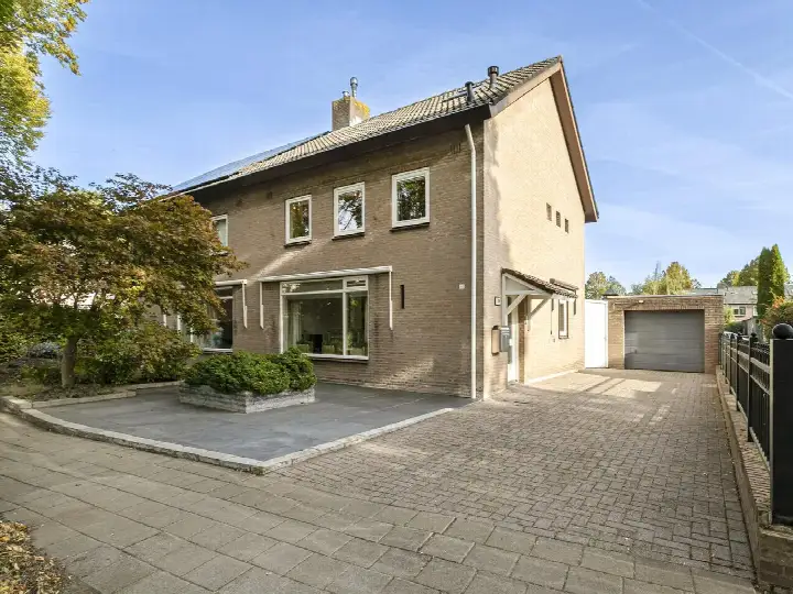 Twee-onder-één-kap te koop: Wiek 66, Ulvenhout Ulvenhout