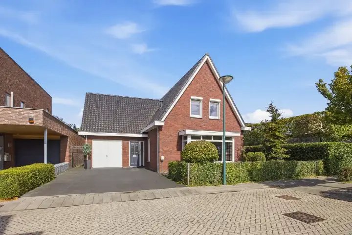 Detached house for sale: Wielewaalstraat 16, Dongen-Vaart Dongen