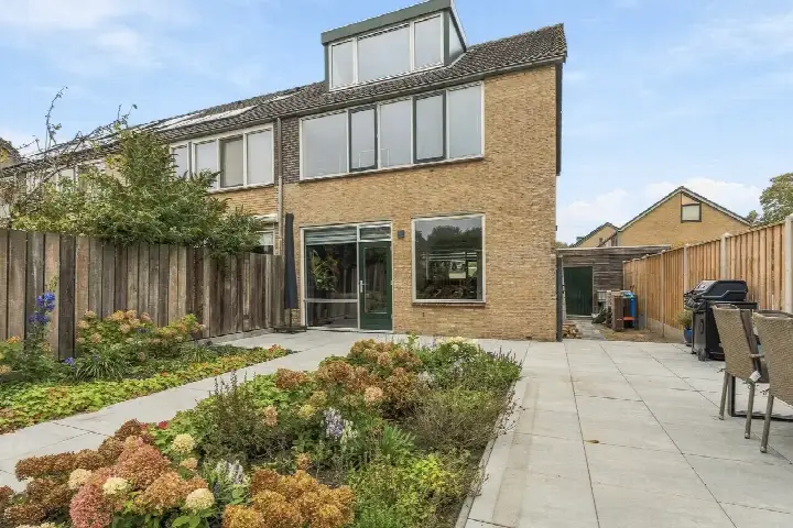 Corner house for sale: Wijngaard 98, Hofstede, Plantage, Wijngaard Lelystad