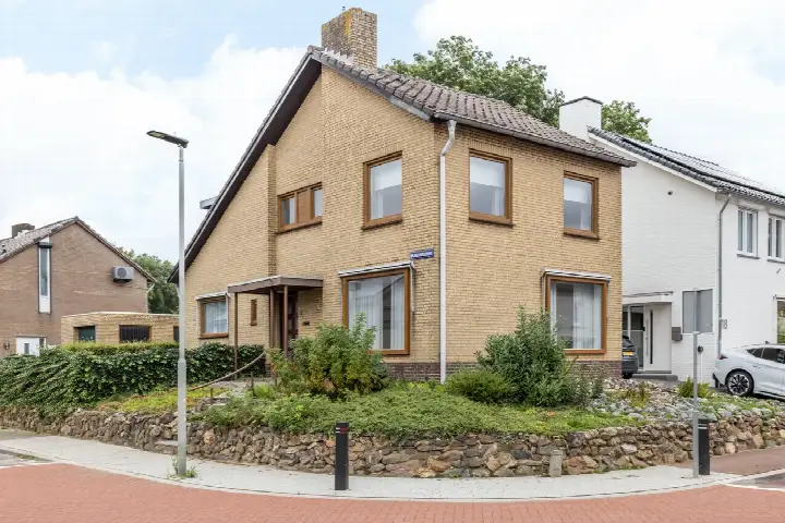 Twee-onder-één-kap te koop: Wijngaardshage 2, Oirsbeek Oirsbeek