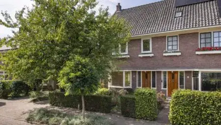 Twee-onder-één-kap te koop: Wildbaan 19, Velp-Noord boven spoorlijn Velp