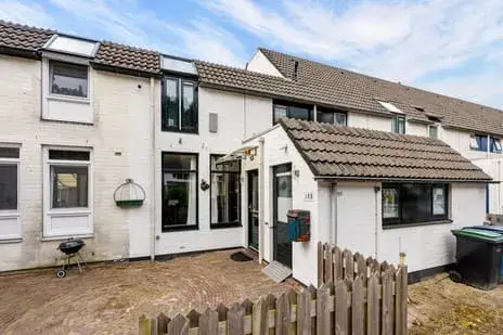 Tussenwoning te koop: Wilgengriend 155, Klavergriend, Klippriend en Wilgengriend Almere