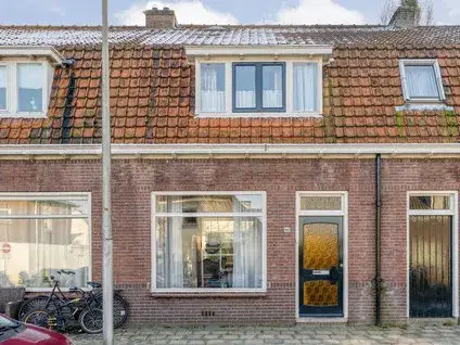 Tussenwoning te koop: Wilhelminalaan 100, Brunnepe Kampen