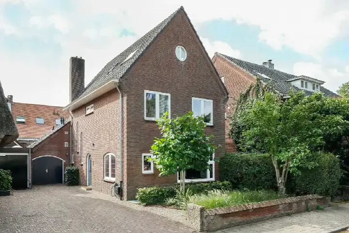 Tussenwoning te koop: Wilhelminalaan 20, Taalstraat en omgeving Vught