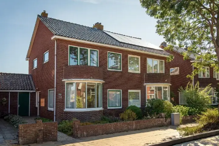 Tussenwoning te koop: Wilhelminalaan 84, Den Burg Den Burg