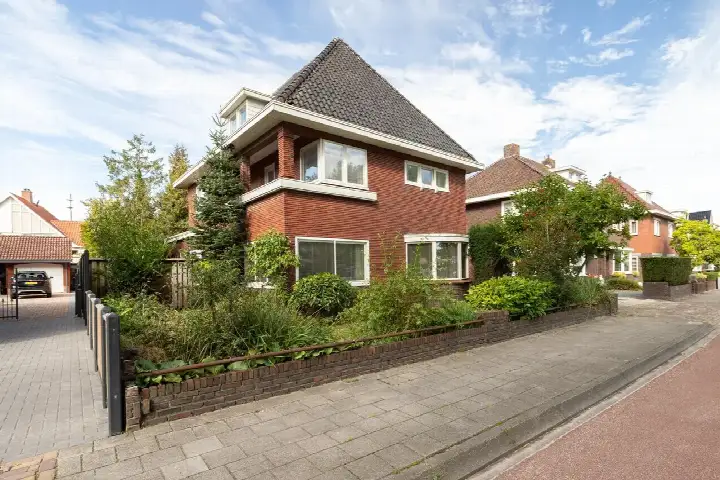 Detached house for sale: Wilhelminasingel 26, Winschoten-Centrum Winschoten