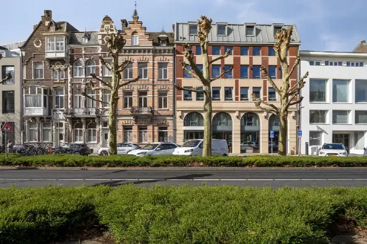 Tussenwoning te koop: Wilhelminasingel 64, Wyck Maastricht