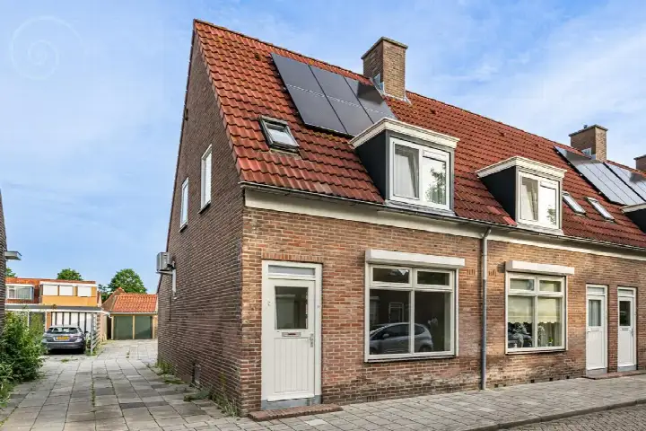 Hoekwoning te koop: Wilhelminastraat 33, Oude-Tonge prinsessenbuurt handelskade Oude-Tonge