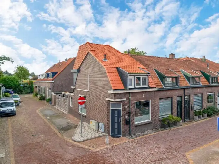 Corner house for sale: Wilhelminastraat 36, Oude Plaats Capelle Aan Den Ijssel