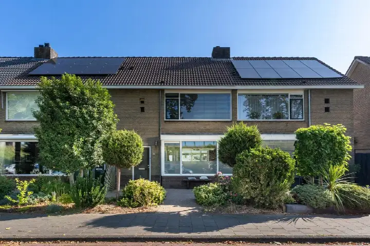 Tussenwoning te koop: Wilhelminastraat 56, Hogeland Vianen (Ut)
