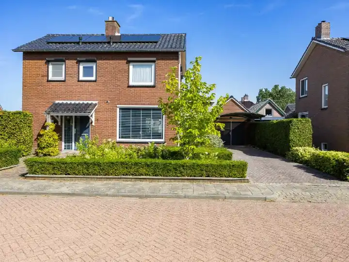 Detached house for sale: Wilhelminastraat 7, Kern Angeren Angeren