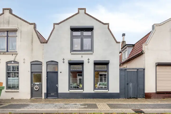 Semi-detached for sale: Wilhelminastraat 7, Dinteloord Dinteloord