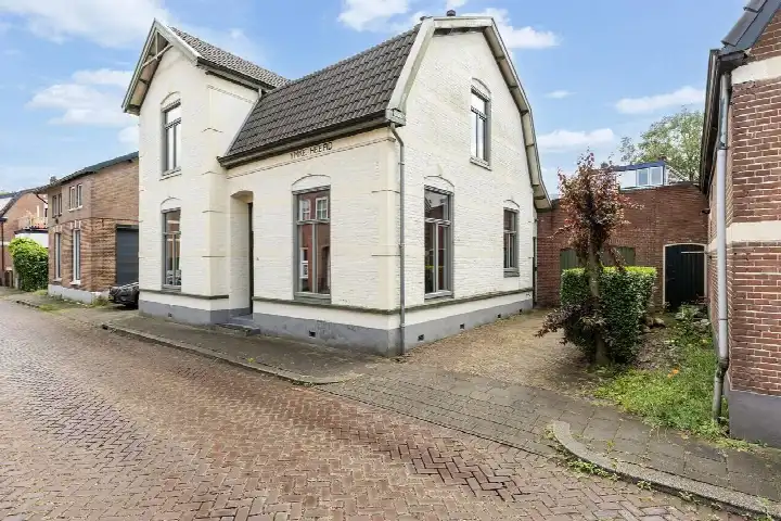 Detached house for sale: Wilhelminaweg 14, Loolaan-Noord Apeldoorn