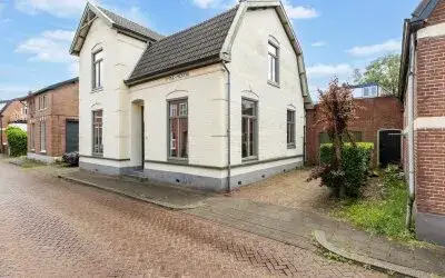 Detached house for sale: Wilhelminaweg 14, Loolaan-Noord Apeldoorn