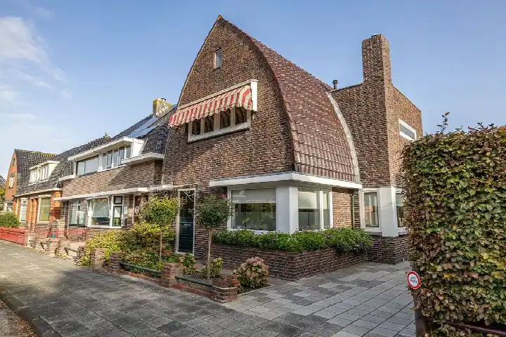 Vrijstaande woning te koop: Willem Barentsstraat 1, Over de Gracht Delfzijl