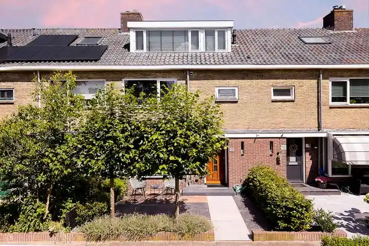 Tussenwoning te koop: Willem de Zwijgerlaan 12, Horsten en Vorsten Sassenheim