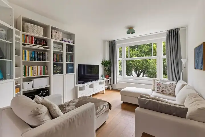 Apartment for sale: Willem de Zwijgerlaan 145-3, Trompbuurt Amsterdam