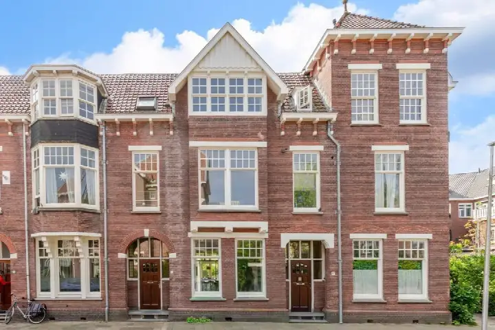 Tussenwoning te koop: Willem de Zwijgerstraat 1, Wilhelminapark en omgeving Utrecht